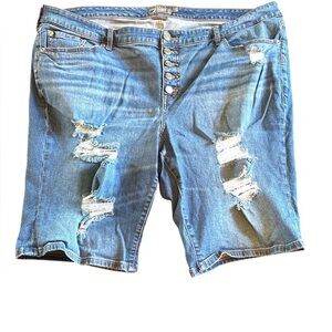 Torrid vintage stretch Bermuda Distressed Denim Shorts 22 plus size